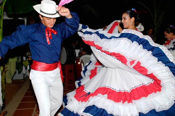 ttraje tipico de Costa Rica para bailes