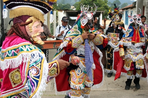 las danzas de Guatemala y el vestuario