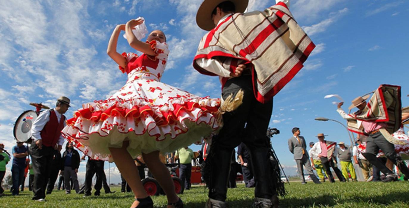Bailes típicos de chile: vestimenta, por zonas, y mucho más